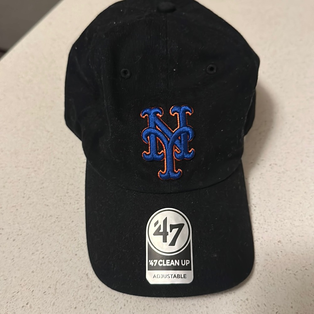 NWT, black Mets cap